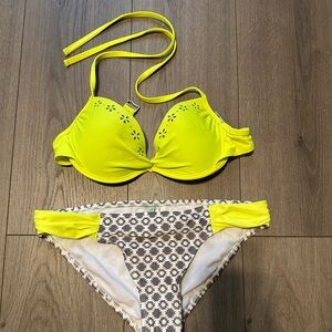 Hot Water Bikini Set – Top Size Large, Bottom Size Medium